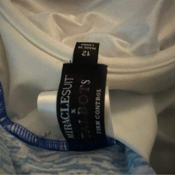 New! Miraclesuit Linear Texture Blockbuster One Piece - Picture 3 of 7